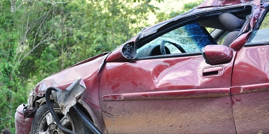 Według grudniowych danych Polskiej Izby Ubezpieczeń średnia składka z rocznej umowy OC posiadaczy pojazdów mechanicznych wyniosła 568,7 zł