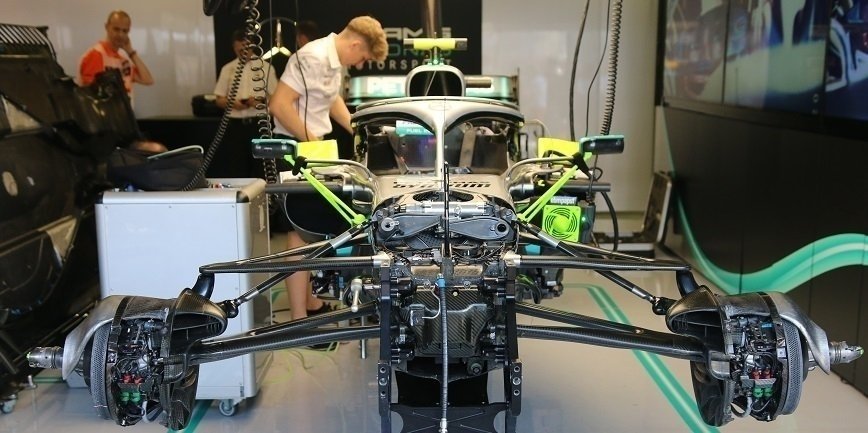 Podczas ubiegłorocznego GP Formuły 1 w Budapeszcie mieliśmy okazję zwiedzić garaż zespołu Mercedes-AMG Petronas. 